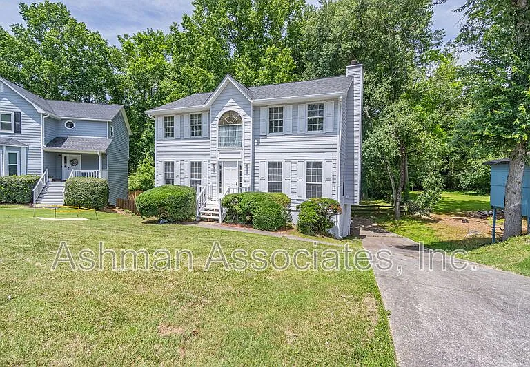 2402 Betsy Ct SW — Photo 2