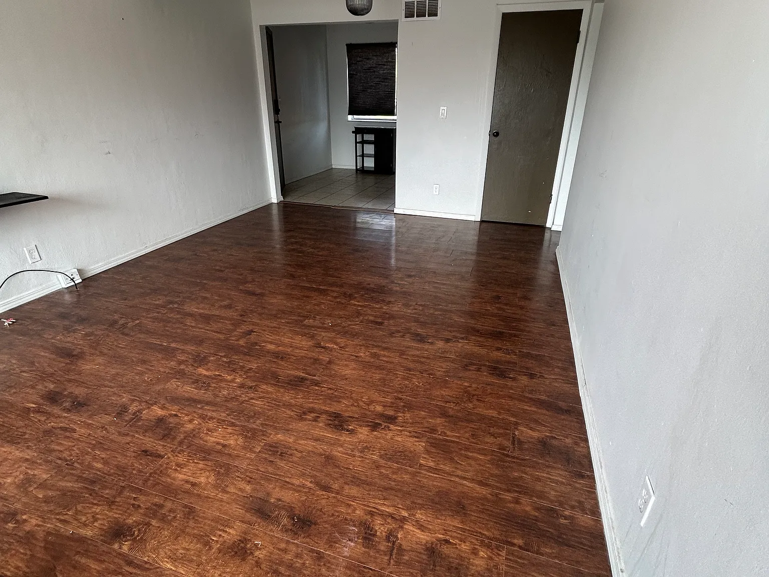 8 bed, 3520 sqft, $1,199 — Photo 4