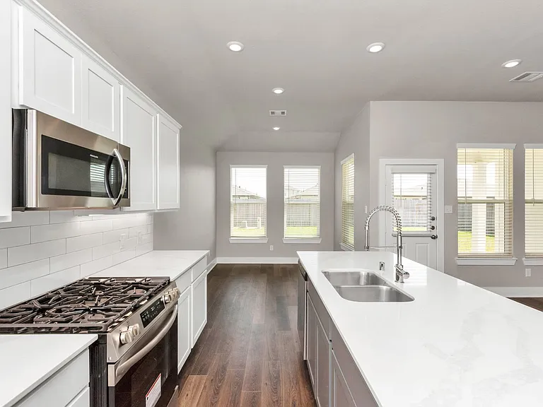 10515 Moon Valley Ln — Photo 11