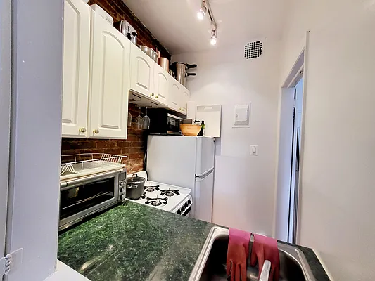 Rented by Douglas Elliman | media 14