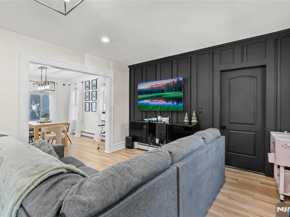 44 Richelieu Pl, Newark, NJ 07106