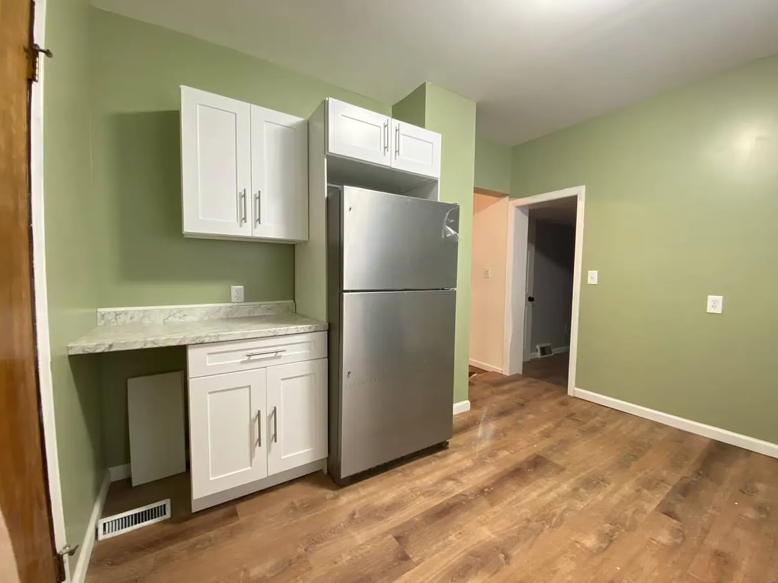 4 bed, 2334 sqft, $2,300 — Photo 3
