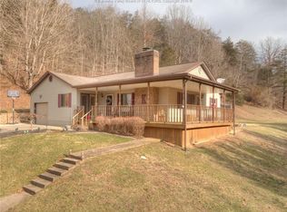 2402 Hurricane Creek Rd, Winfield, WV 25213