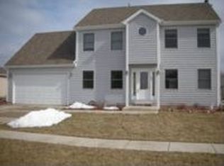 530 Meadow Ln, Hinckley, IL 60520