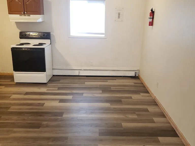 900 W 29th Pl #2 — Photo 4