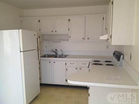 2nd image of 810 Lake Shore Dr APT 29