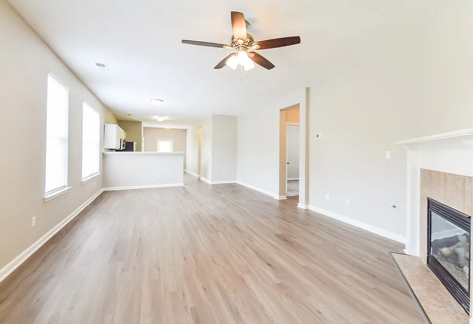 3 bed, 2.0 bath, 1500 sqft, $1,750 — Photo 4