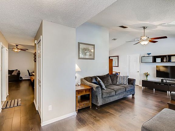 4th image of 10434 Bridlewood Ave