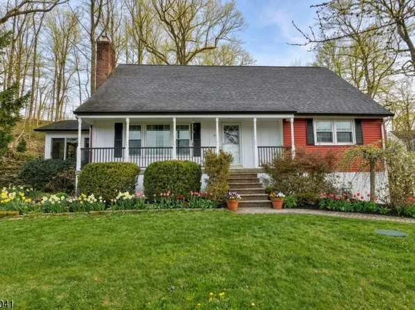 60 Highland Rd, Bloomingdale Boro, NJ 07403