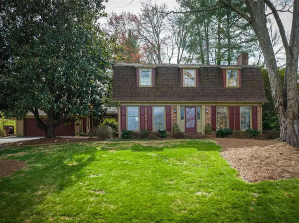 111 Mimosa Hills Dr, Morganton, NC 28655