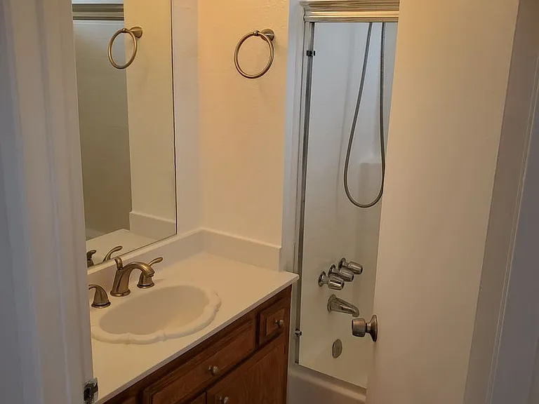 4031 McLaughlin Ave — Photo 8