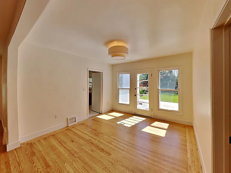 1866 Bidwell Way — Photo 11