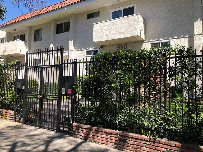 950 Magnolia Ave #33 — Photo 9