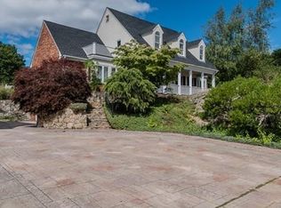 90 Essex Heights Dr, Weymouth, MA 02188
