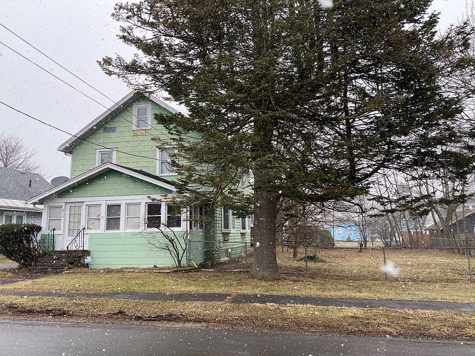 2nd image of 215 Evaleen Ave