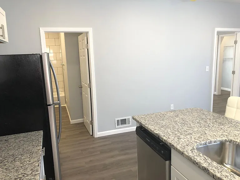 302 Oak St #3 — Photo 9