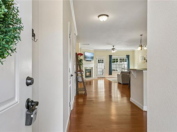 3rd image of 7598 Villa Ct