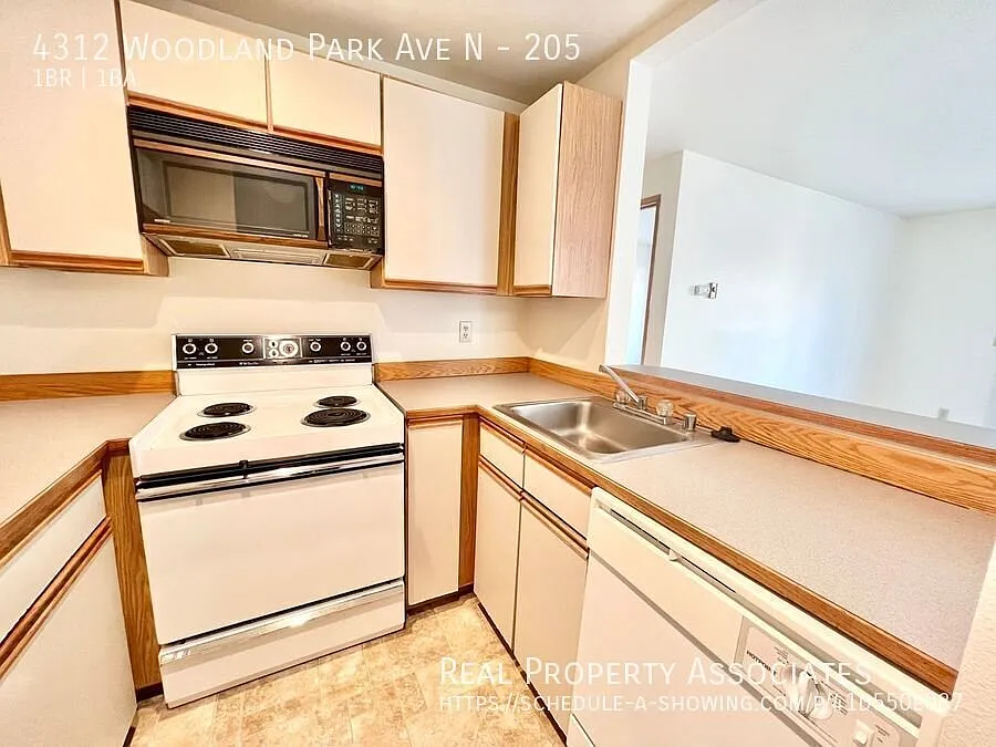4312 Woodland Park Ave N — Photo 4