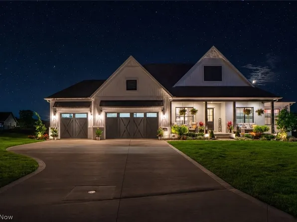 5740 Shadow Ridge Cir NW, North Canton, OH 44720