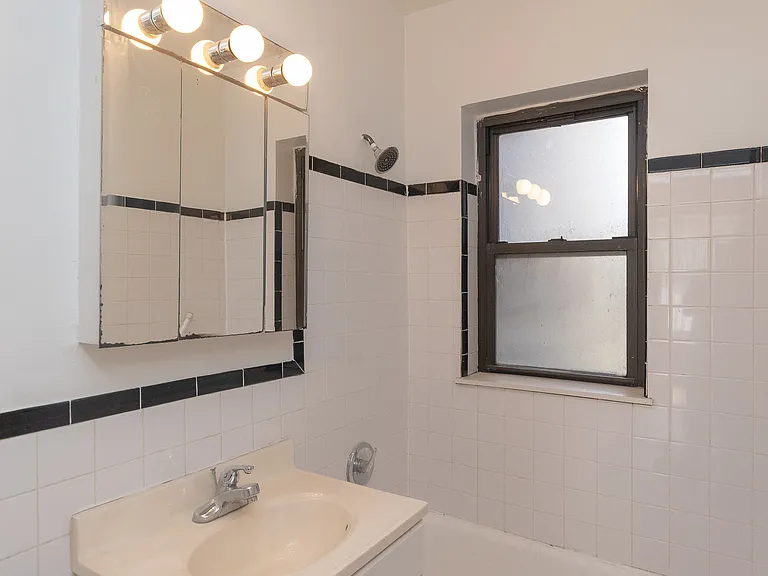 420 W. Surf — Photo 21