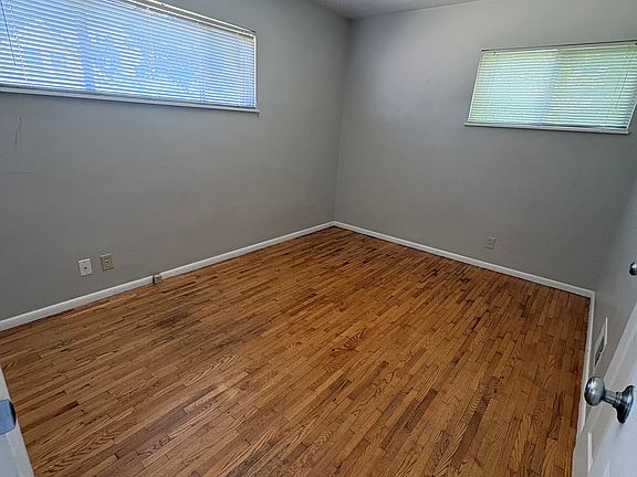 4th image of 1405 N Terry St