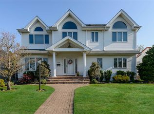 734 Patterson Ave, Franklin Square, NY 11010