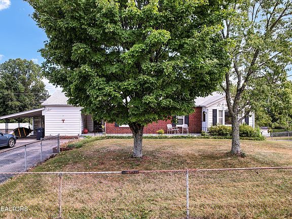 3rd image of 706 Metler Dr