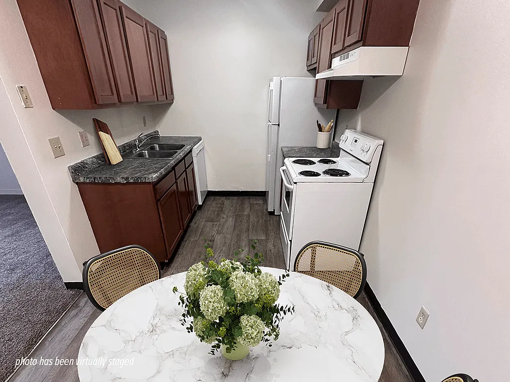 Eden Park Apartments — Photo 4