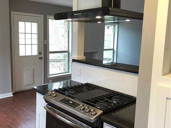 5th image of 1216 Merry Oaks Dr