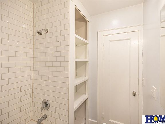 5th image of 865 S 35th St