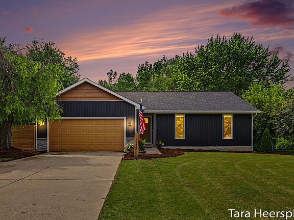 2nd image of 6237 Arroyo Vista Dr NE