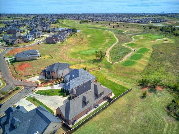 3rd image of 16825 Little Leaf Ln