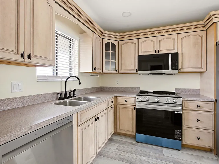 412 Southwind Dr #E2 — Photo 5