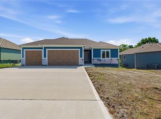 903 Captain Merriman Dr, Freeman, MO 64746