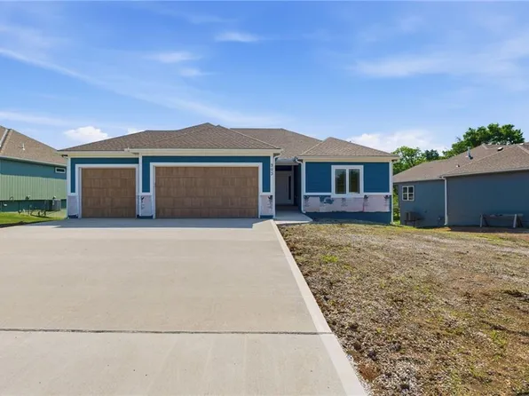 903 Captain Merriman Dr, Freeman, MO 64746