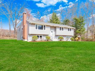 59 Baldwin Dr, Guilford, CT 06437