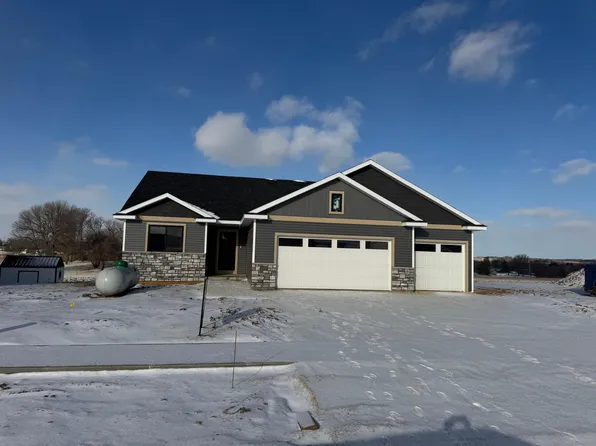 705 9th St, Wanamingo, MN 55983
