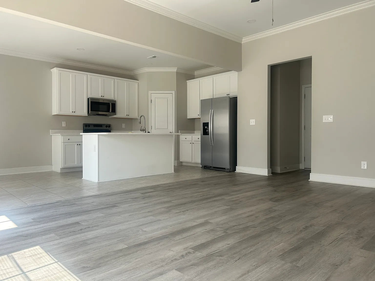 3 bed, 1430 sqft, $2,100 — Photo 3
