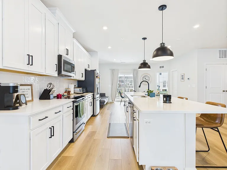 642 Brookwood Glen Ter #B — Photo 12
