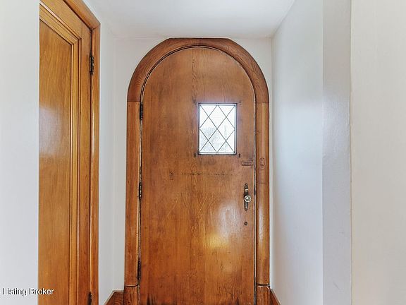 4th image of 883 Clarks Ln
