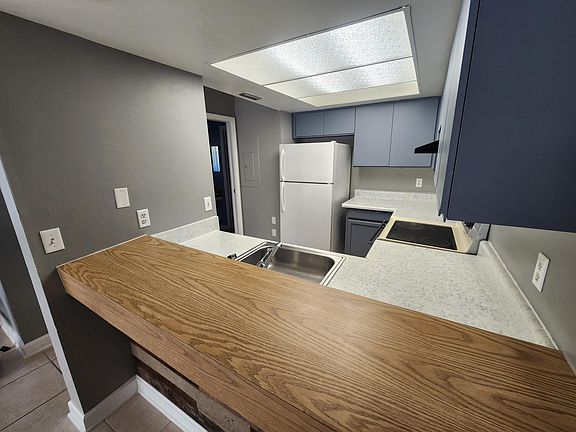 5th image of 3055 Sir Hamilton Cir #7