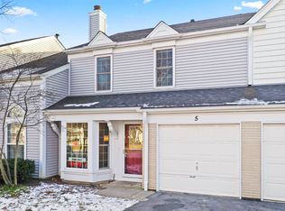 5 Marion Ln, Streamwood, IL 60107