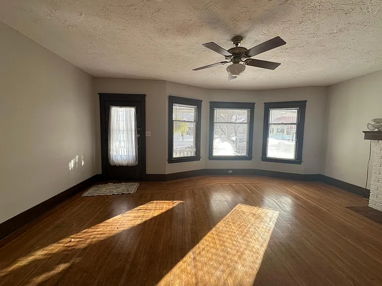 15522 Clifton Blvd — Photo 12