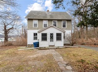 94 Lathrop Rd, Uncasville, CT 06382