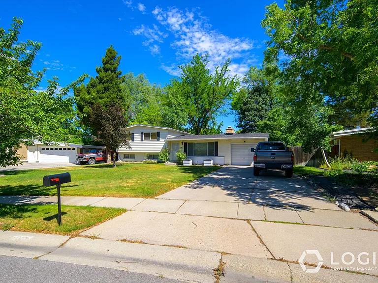 1911 E Cecelia Cir #1911 CECILIA CIRCLE — Photo 2