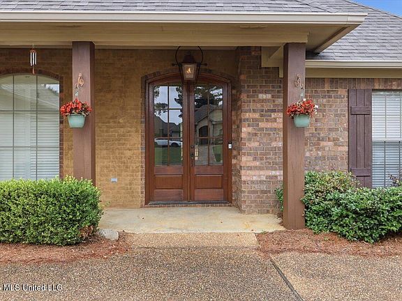 3rd image of 122 Addison Way