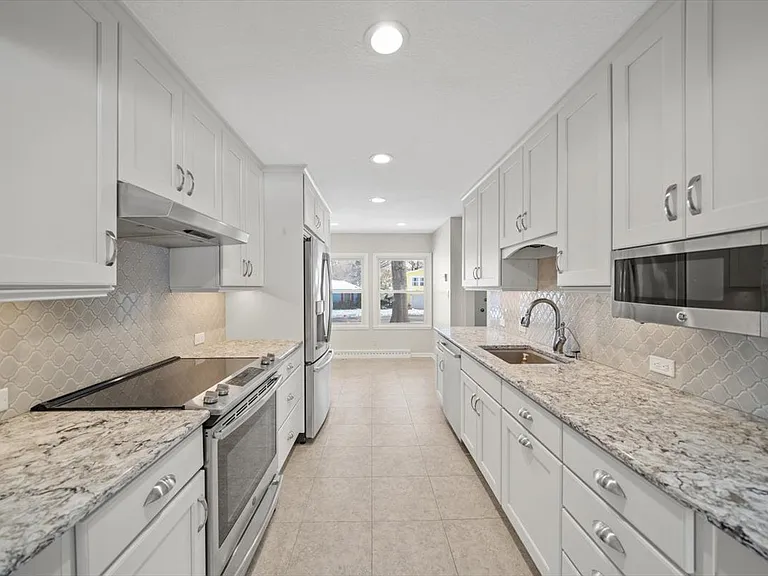 7708 Reeds Rd — Photo 2