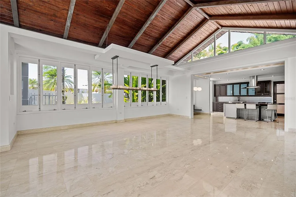 3 bed, 4.0 bath, 3700 sqft, $10,000 — Photo 3