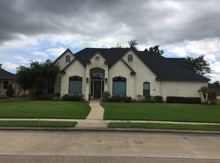 52 Rose Bay Ct, Lake Jackson, TX 77566