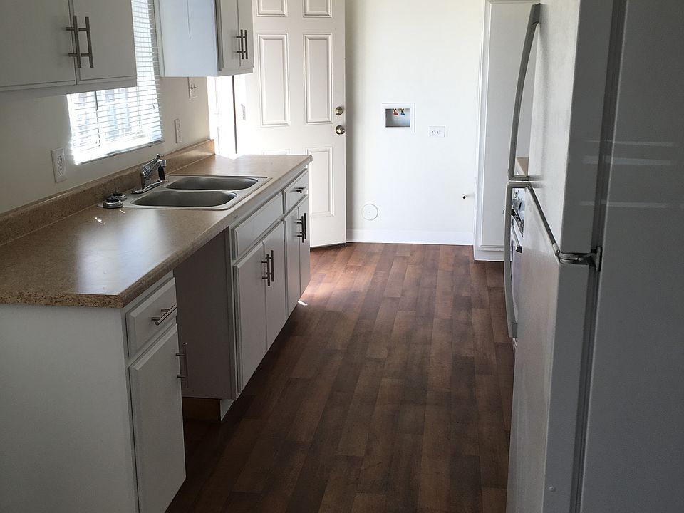 Remodeled kitchen with washer/dryer hookups